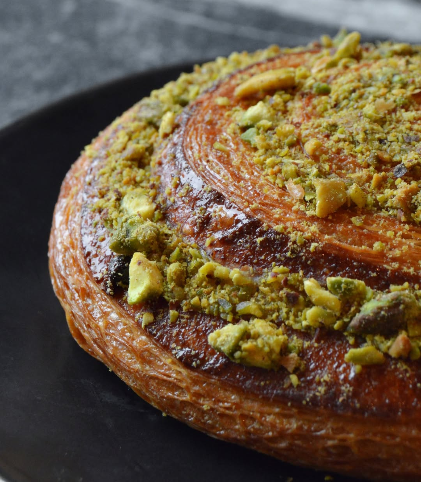 Sultana & Pistachio Scroll (Half Dozen)